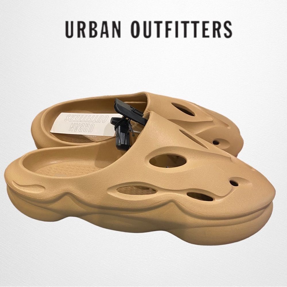 UO Urban Outfitters Beige Molded Men's Water Shoes NEW 8